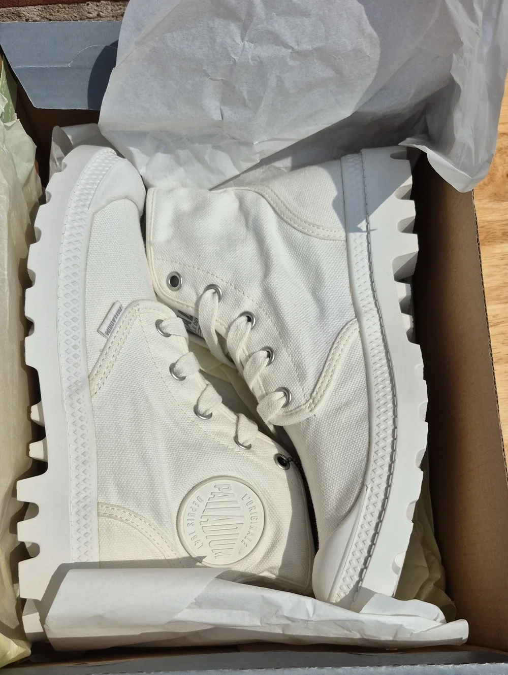 Palladium Pampa Hi Women's 6 Star White - New